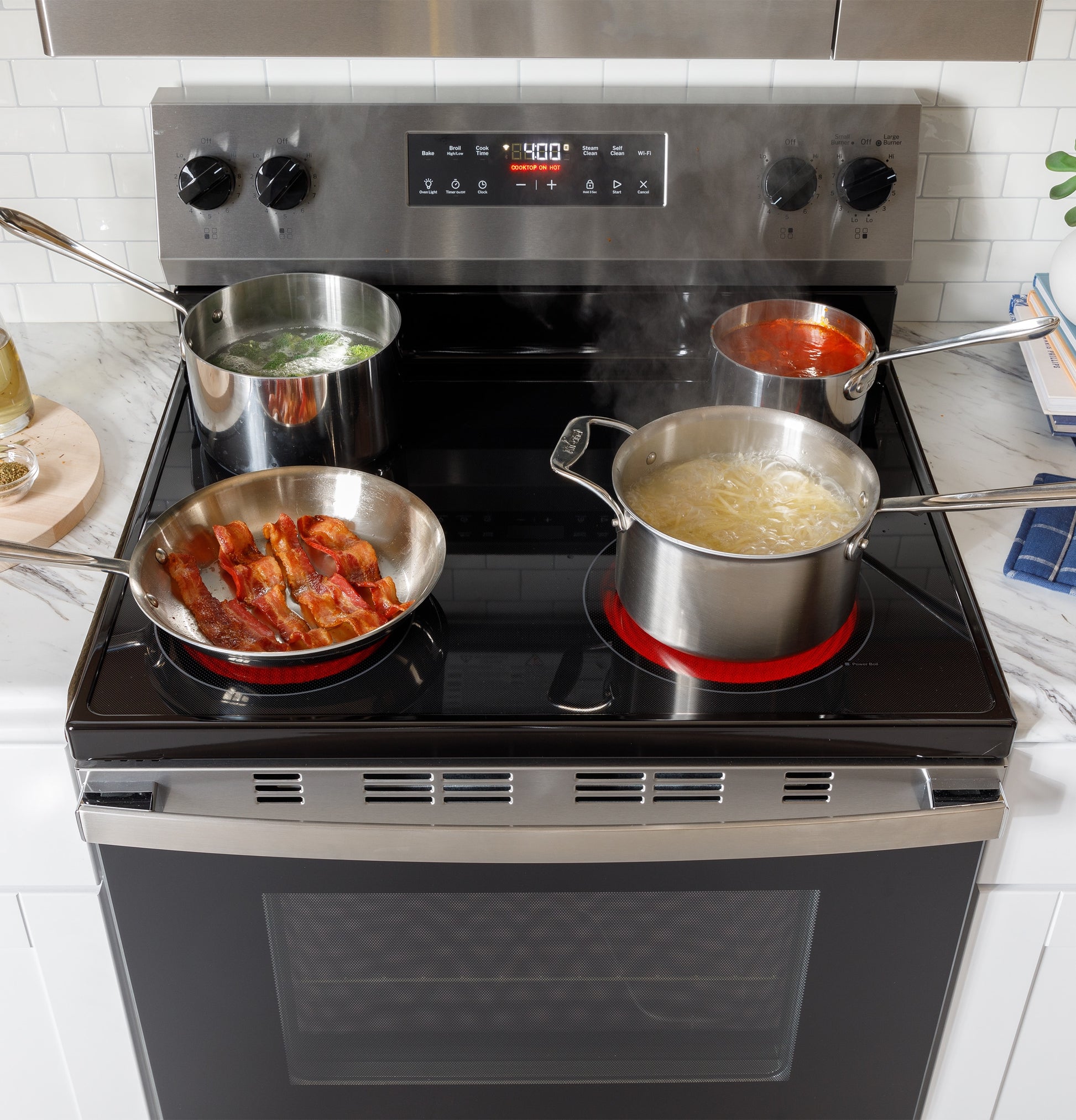 GE 30-in Glass Top 4 burners 5.3-cu ft Freestanding Electric Range ( Stainless Steel )