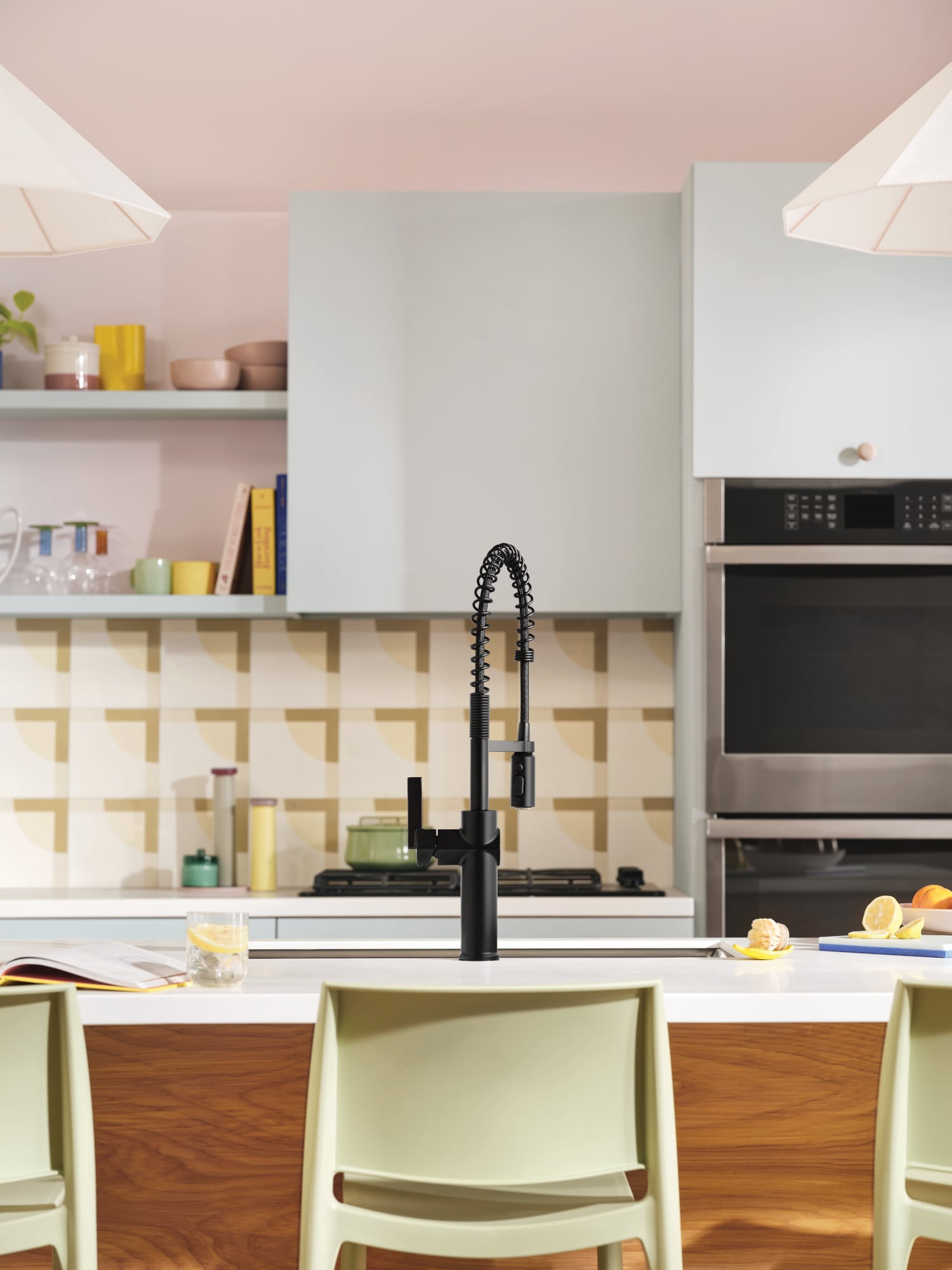 Moen Joric Matte Black Single Handle Deck-mount Pull-down Kitchen Faucet with Sprayer (Includes Deck Plate)