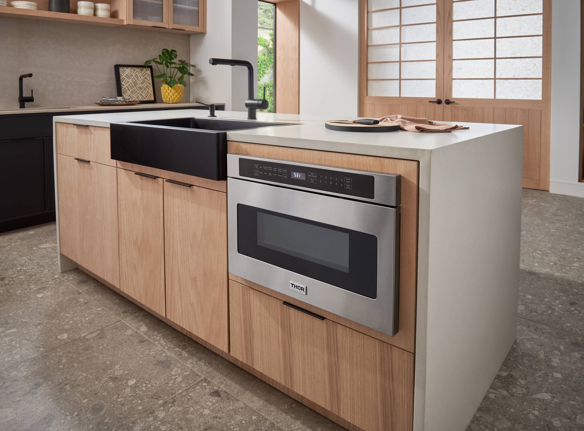Thor Kitchen 30-in 1.2-cu ft 950 -Watt Microwave Drawer ( Stainless steel )