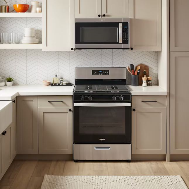 Whirlpool 30-in 4 burners 5.1-cu ft Freestanding Natural Gas Range ( Stainless Steel )