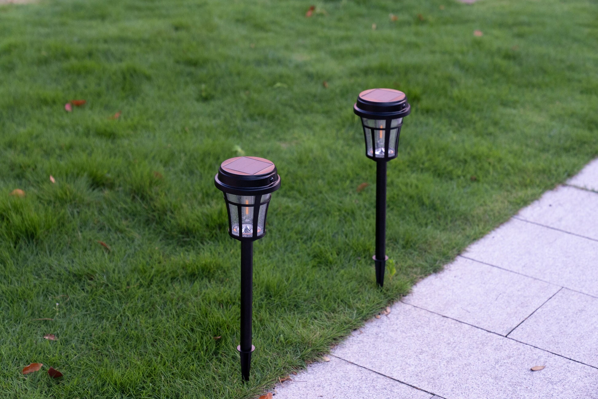 Harbor Breeze 2 -Pack Path lights 14 -Lumens Black Low voltage Solar LED Outdoor Path Light Kit ( 3250-K )