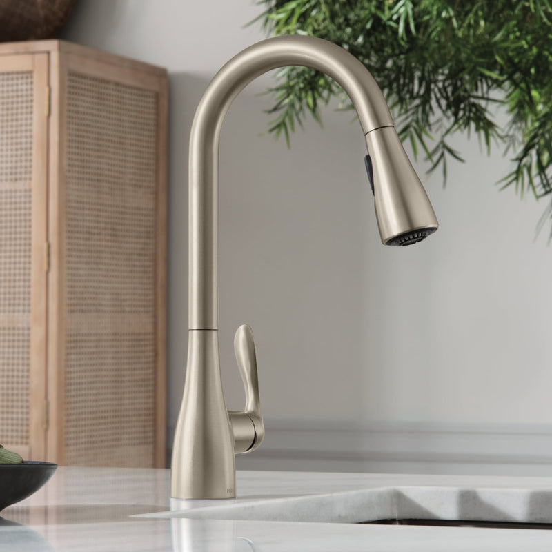Moen Georgene Spot Resist Stainless Single Handle Deck-mount Pull-down Kitchen Faucet with Sprayer (Includes Deck Plate)