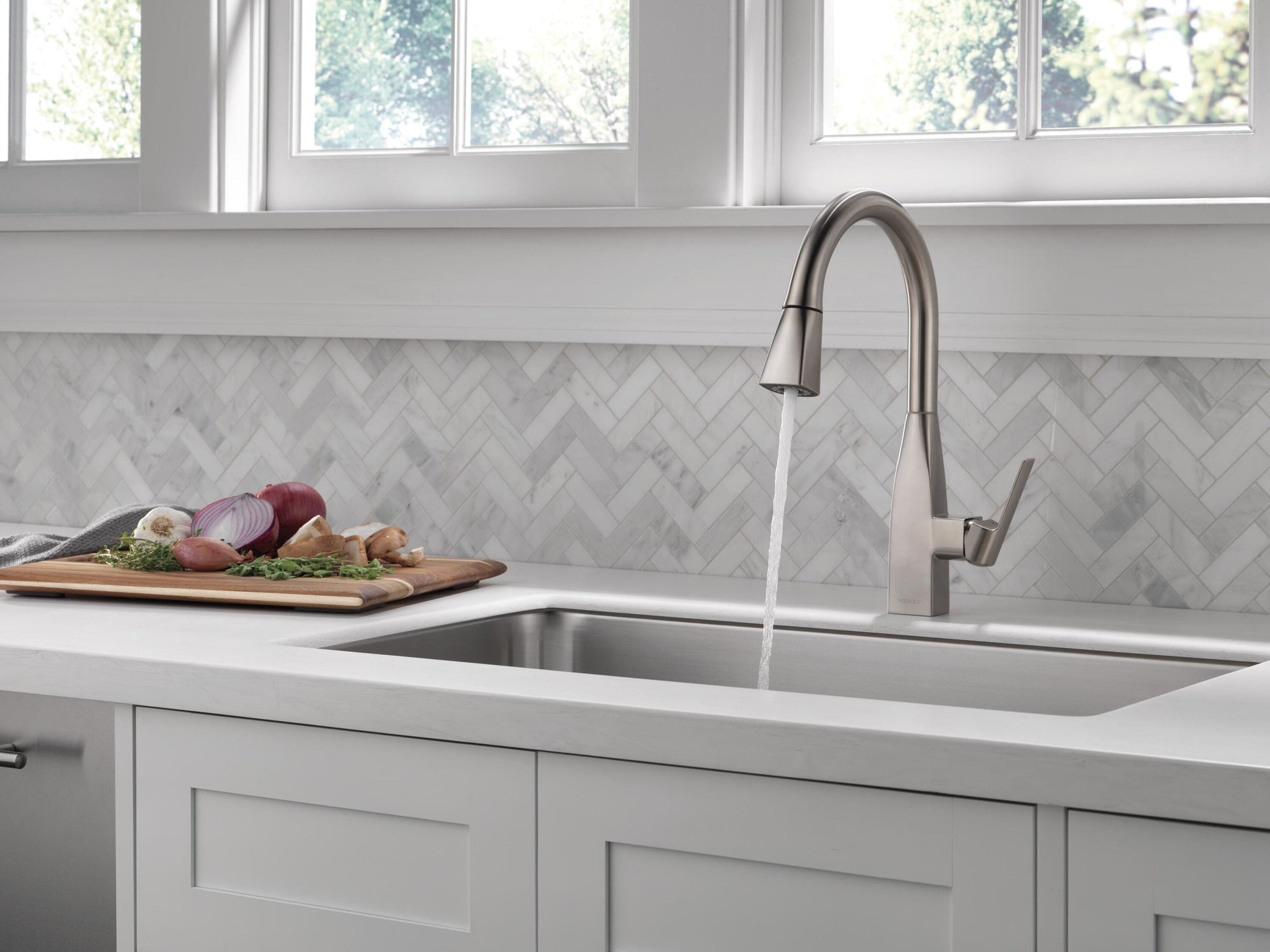 Peerless Xander Single Handle Pulldown Kitchen in Stainless Steel, P7919LF-SS, MSRP: $399.91, FINAL PRICE: $79.99 + TAX
