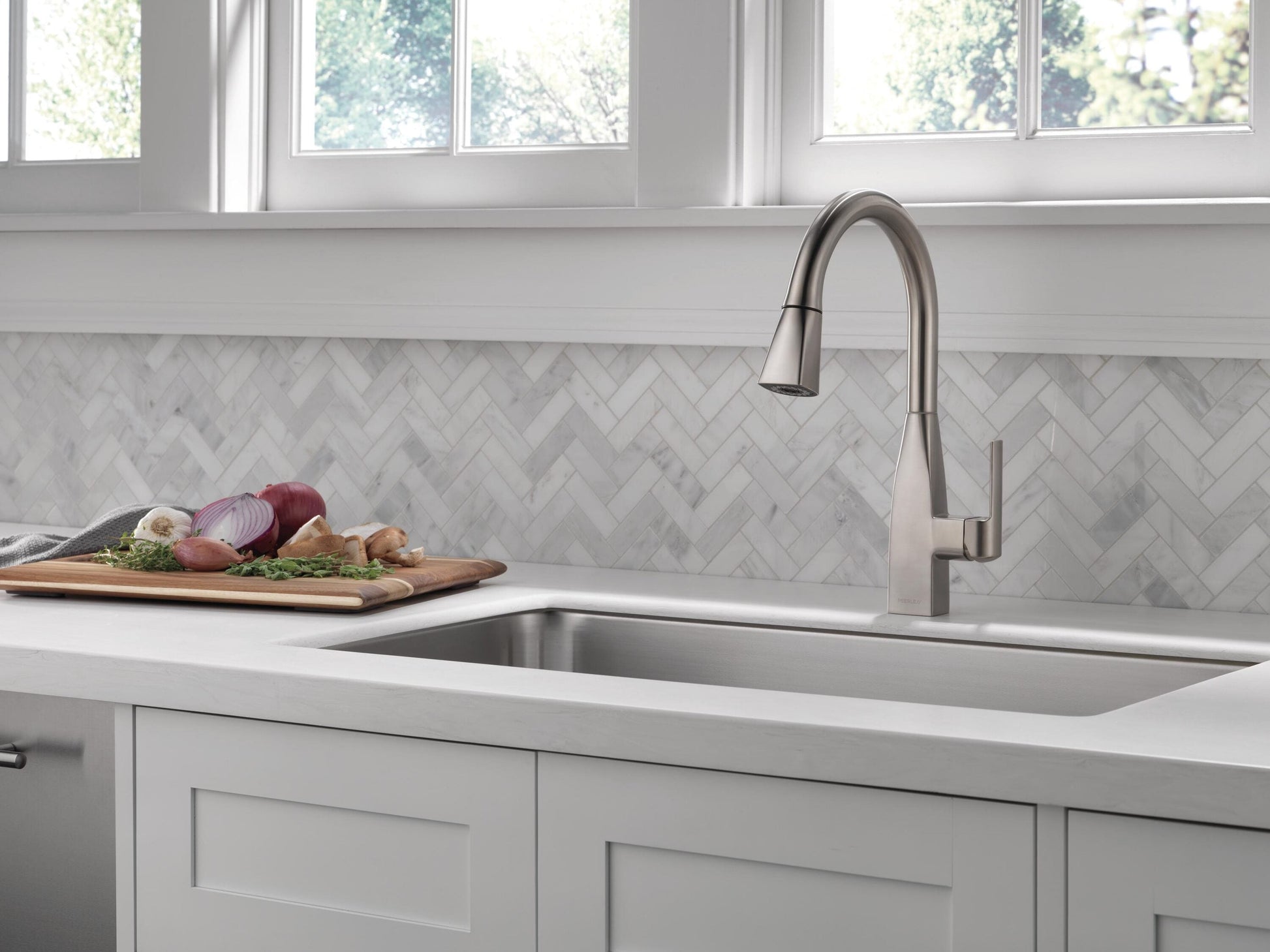 Peerless Xander Single Handle Pulldown Kitchen in Stainless Steel, P7919LF-SS, MSRP: $399.91, FINAL PRICE: $79.99 + TAX