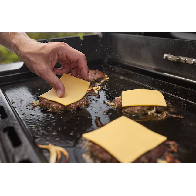 Weber Spirit E-425 Black 4-Burner Liquid Propane Gas Grill, 1500780 *JR2509, Retail: $679.00, FINAL PRICE: $359.99 + TAX