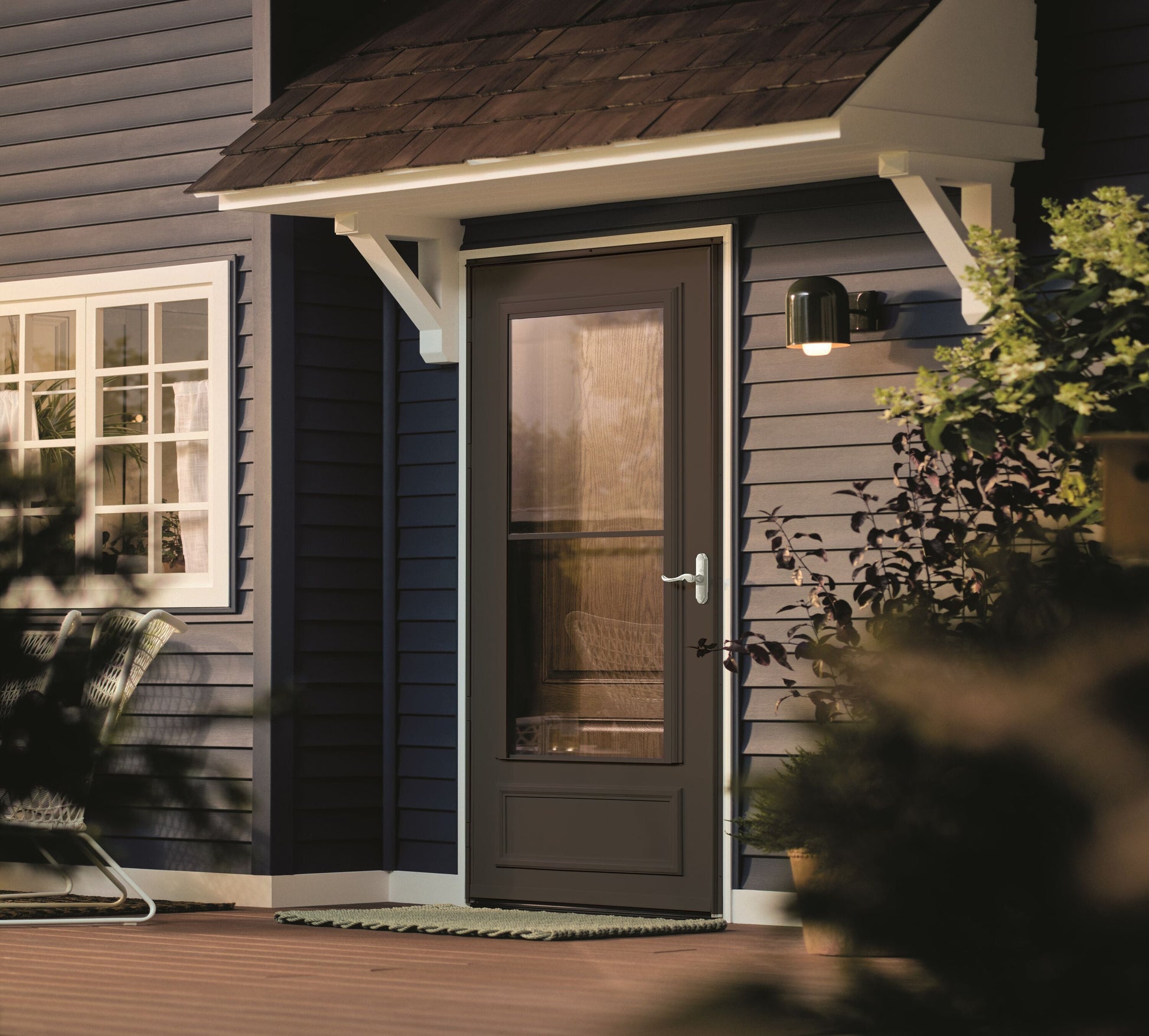 LARSON 40 Midview 32-in x 81-in Brown Wood core Reversible Hinge Storm Door with Retractable Screen ( Brushed nickel Handle Included )