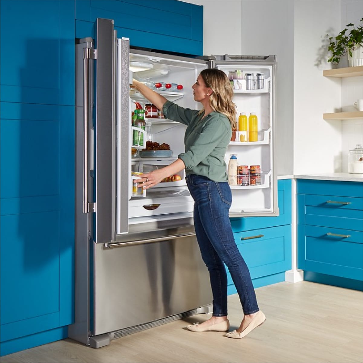 Maytag Standard-Depth 24.7-cu ft 3 -Door 36-in Wide French Door Refrigerator with Ice Maker with Water and Ice Dispenser ( Fingerprint Resistant Stainless Steel ) ENERGY STAR Certified