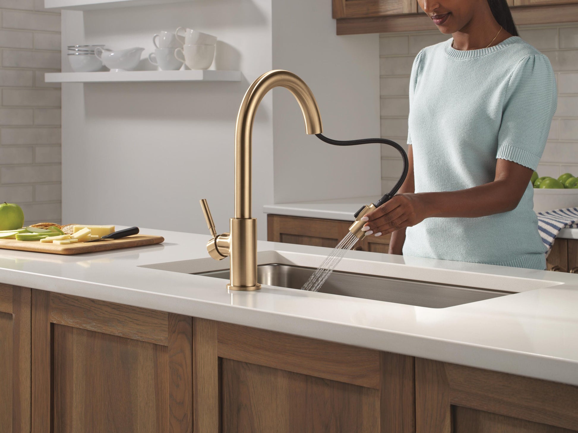Delta Trask Gold Champagne Bronze Single Handle Deck-mount Pull-down Kitchen Faucet with Sprayer (Includes Deck Plate)