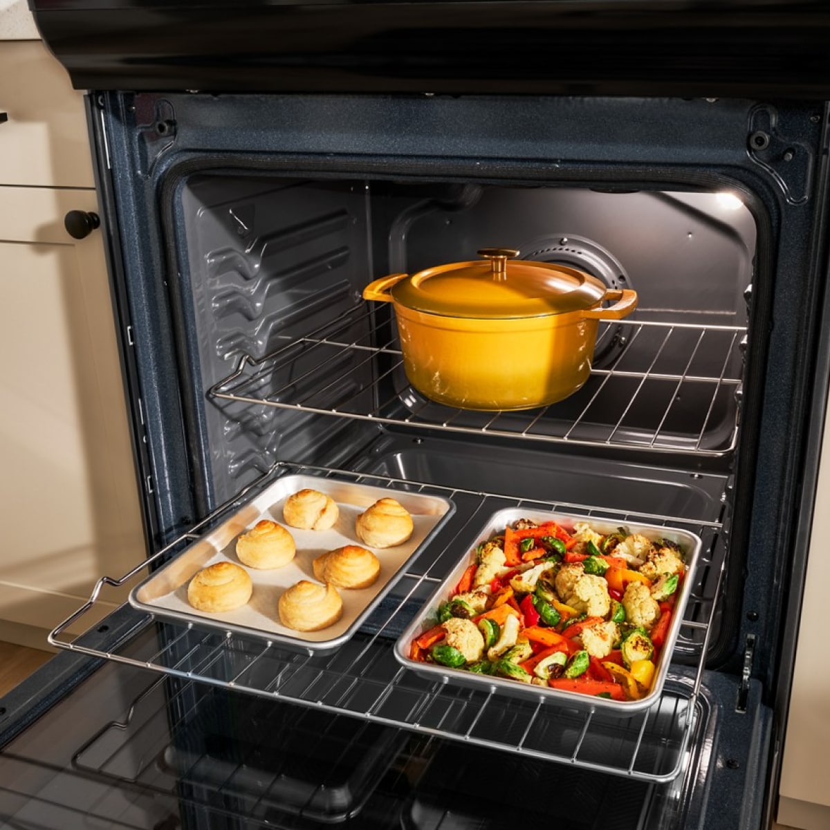 Whirlpool 30-in 4 burners 6.4-cu ft , Air Fry Convection Oven Freestanding Single Induction Range ( Fingerprint Resistant Stainless Steel )