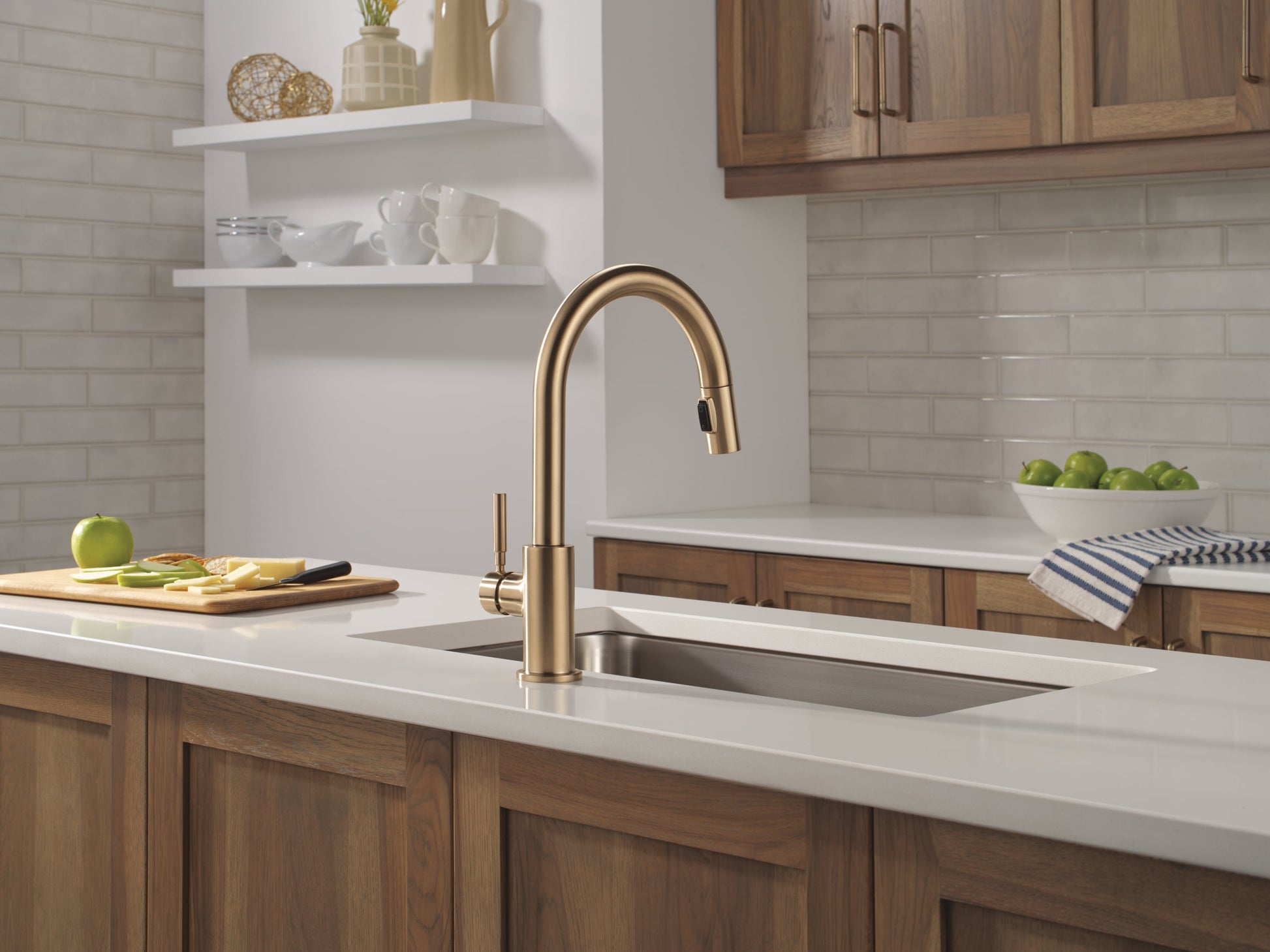 Delta Trask Gold Champagne Bronze Single Handle Deck-mount Pull-down Kitchen Faucet with Sprayer (Includes Deck Plate)
