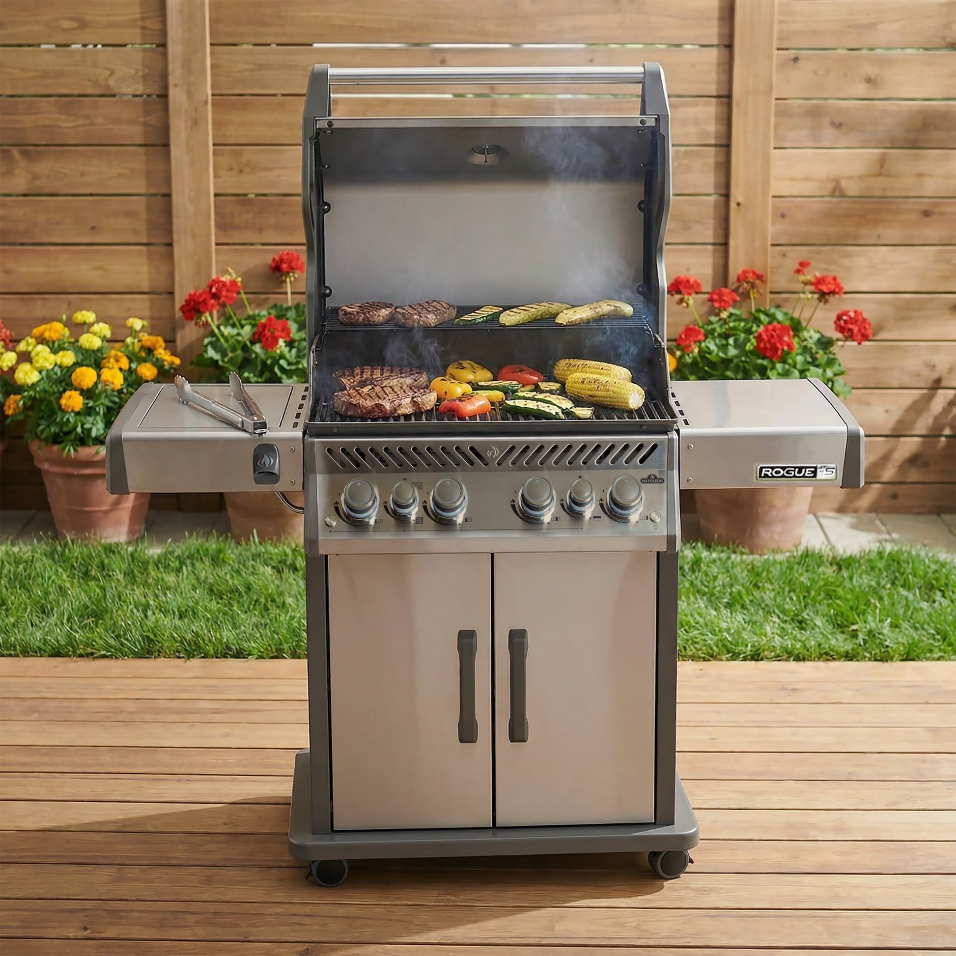 NAPOLEON Rogue PRO-S 525 Series Stainless Steel 4 -Burner Infrared Natural Gas Grill 1 -Side Burner