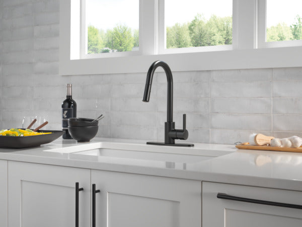 Peerless Precept Single-Handle Pull-Down Kitchen Faucet in Matte Black, P7946LF-BL