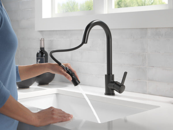 Peerless Precept Single-Handle Pull-Down Kitchen Faucet in Matte Black, P7946LF-BL